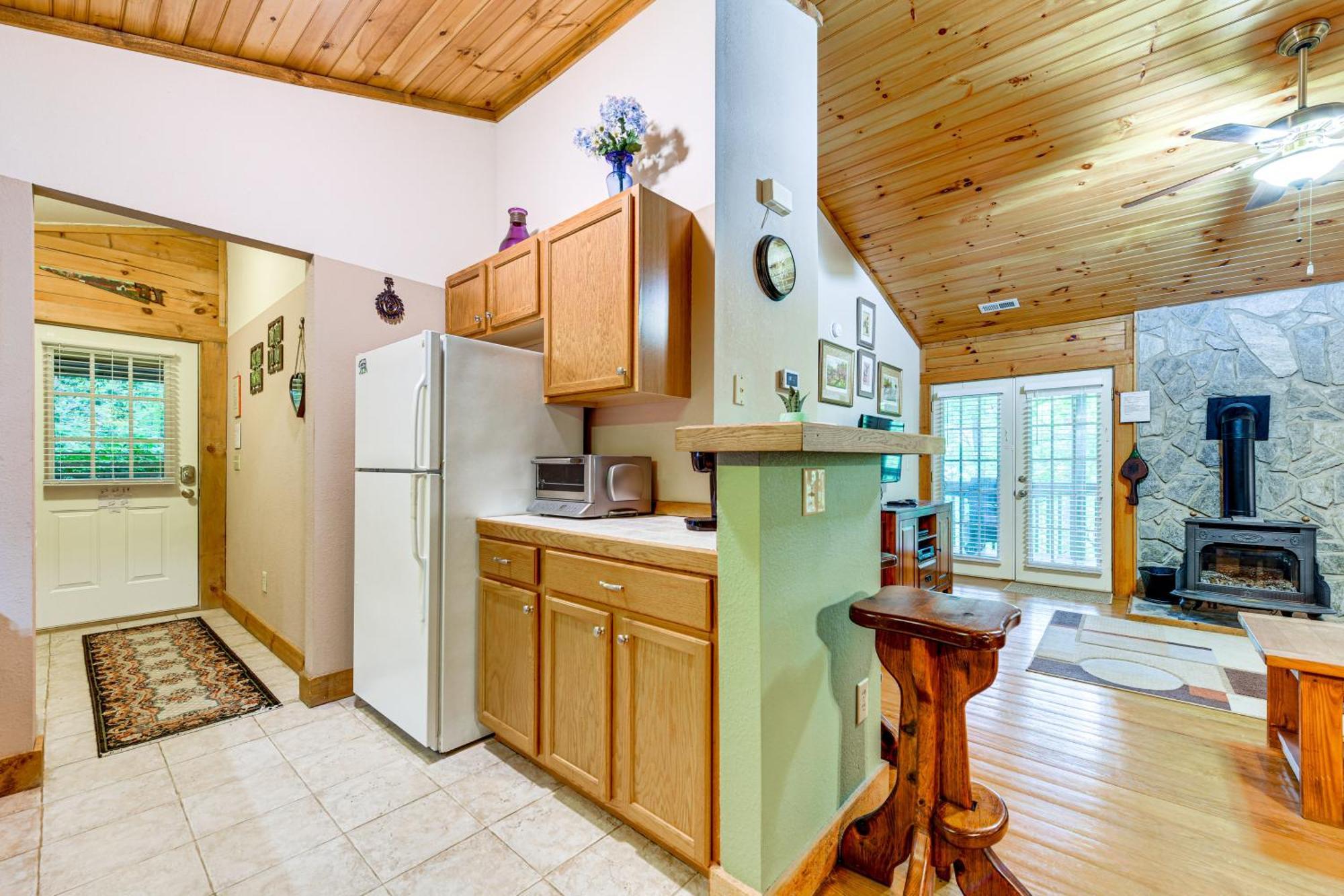 Serene Maggie Valley Retreat With Deck And Hot Tub! Exterior photo