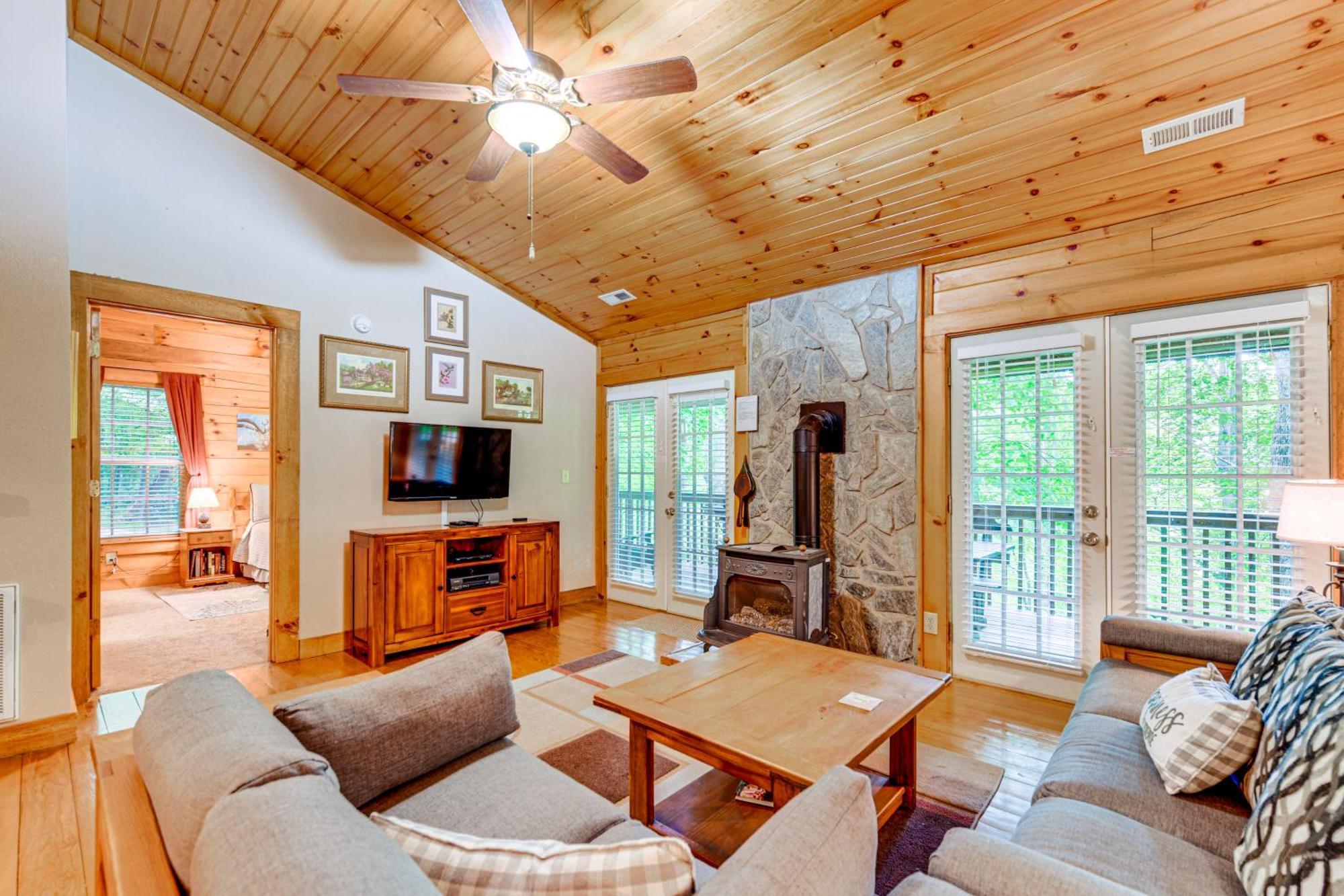 Serene Maggie Valley Retreat With Deck And Hot Tub! Exterior photo