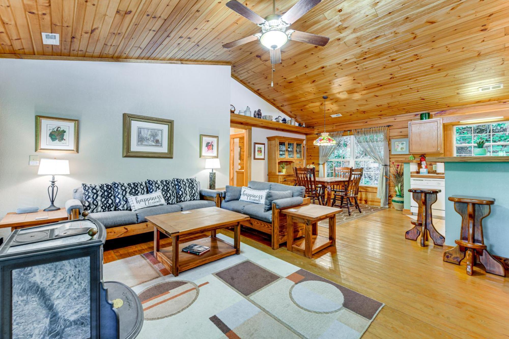 Serene Maggie Valley Retreat With Deck And Hot Tub! Exterior photo