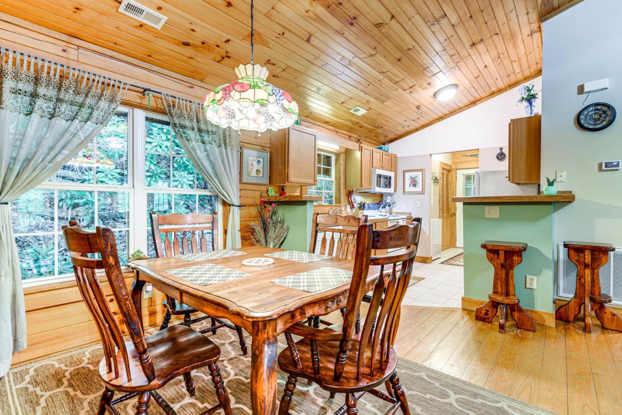 Serene Maggie Valley Retreat With Deck And Hot Tub! Exterior photo